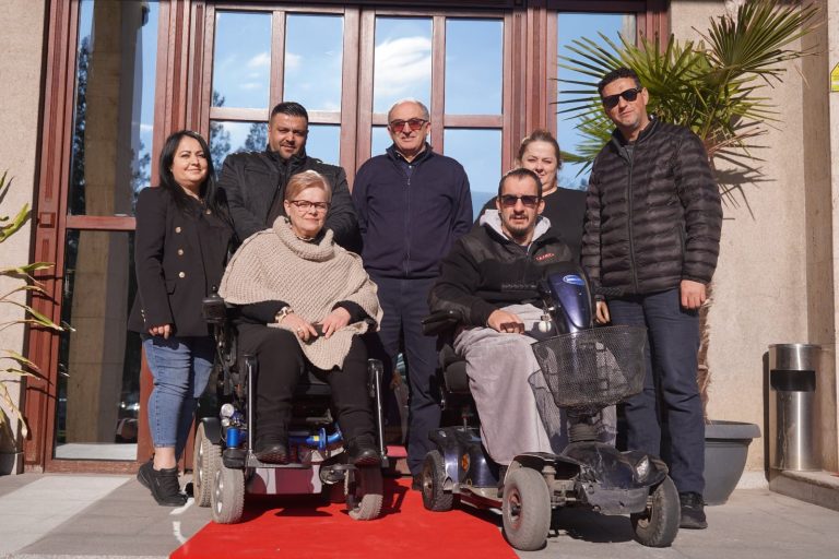 Kryetari Shaqir Totaj priti sot përfaqësuesit e Handikos-it në Ditën Botërore të Personave me Aftësi të Kufizuara