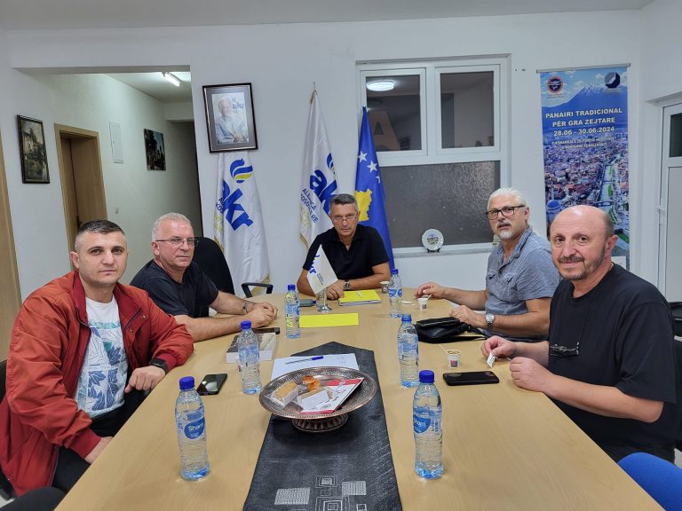 Jep dorëheqje kryetari dhe kryesia e AKR-së në Prizren