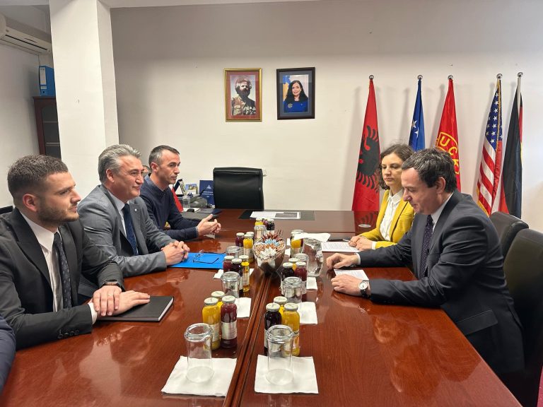 Kurti dhe Rizvanolli vizitojnë ujësjellësin e Prizrenit, informohen për projektet