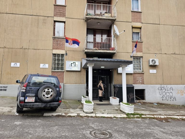 Aksion për lirimin e pronave të uzurpuara në veri, Policia has në struktura paralele