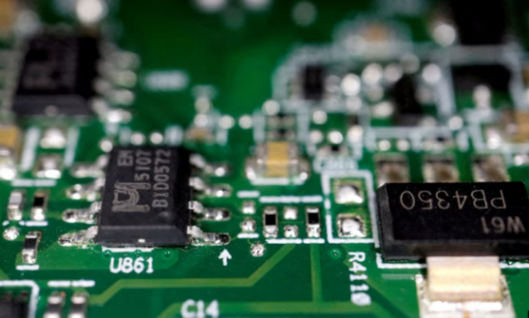 Kina kufizon eksportet e komponentëve për prodhim çipash në SHBA