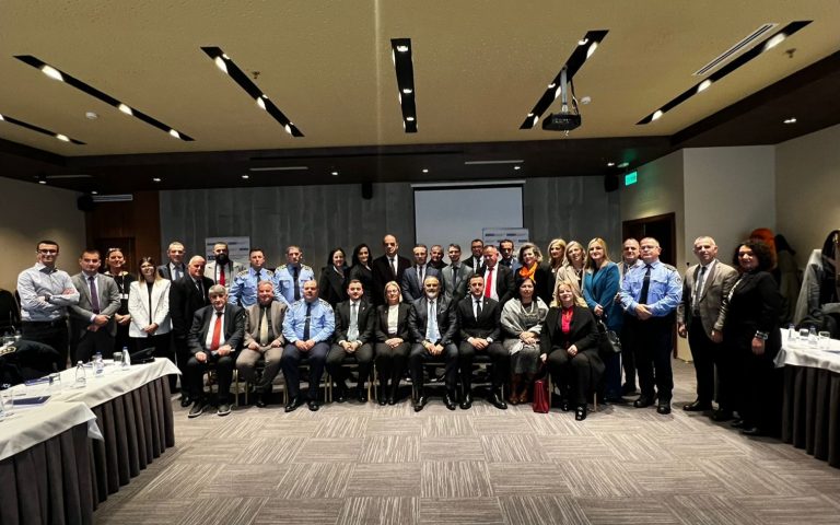 Prokuroria e Prizrenit mban takim pune me prokurorë, gjyqtarë, policë dhe avokatë