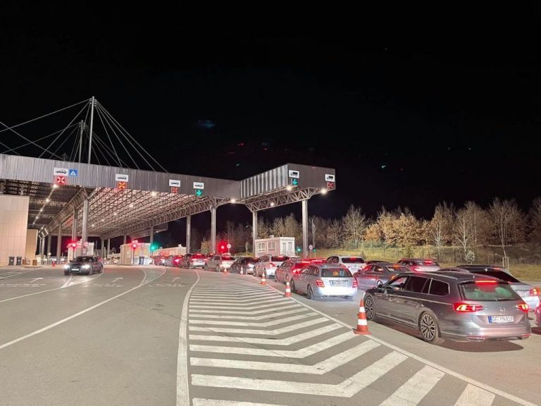 Deri në 4 orë pritje për të dalë nga Kosova në Merdar