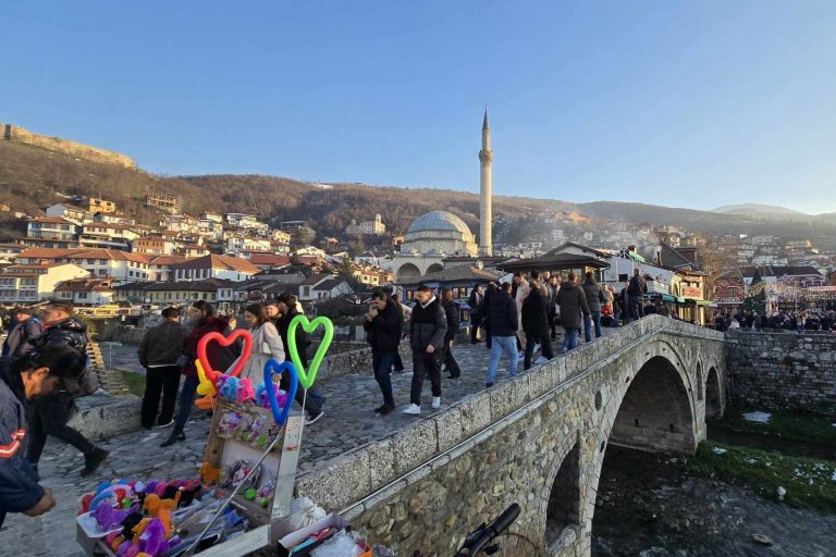 Në prag të vitit të ri, Prizreni shndërrohet në destinacion për turistët