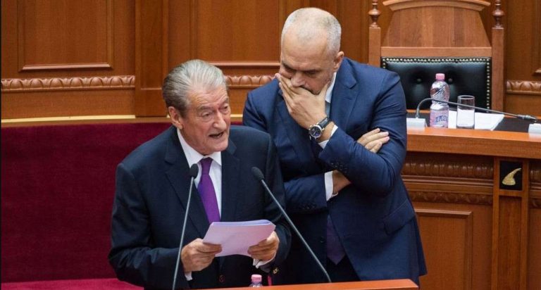 Sali Berisha rikthehet në Parlament