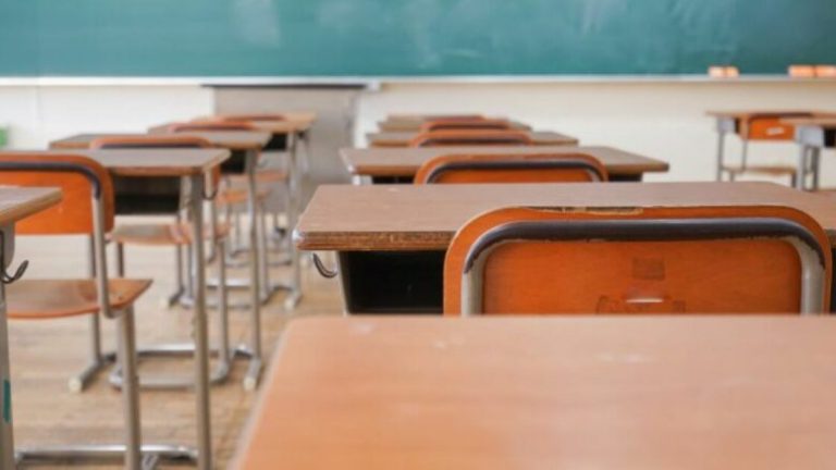 Fëmijët në rrezik, sociologu ngre alarmin për lojën e rrezikshme “Spiderman” e “Superman” që po luhet në shkolla