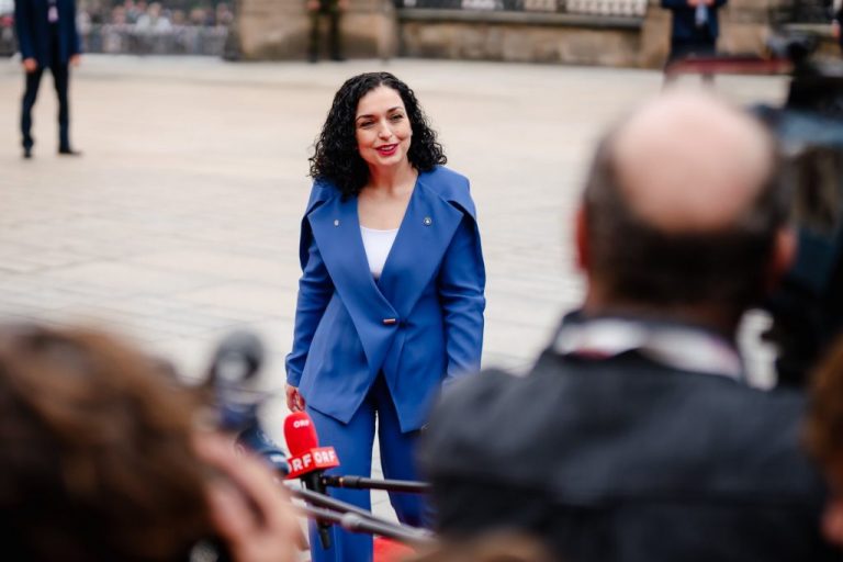 Osmani udhëton për në Hungari, do të pritet me nderime ushtarake