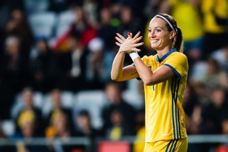 Futbollistja shqiptare Kosovare Asllani, shënon kundër Serbisë
