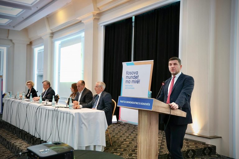 Këshilli Drejtues i PDK-së miraton deklaratë politike, kërkon drejtësi për çlirimtarët, siguri për Kosovën dhe mobilizim për fitore