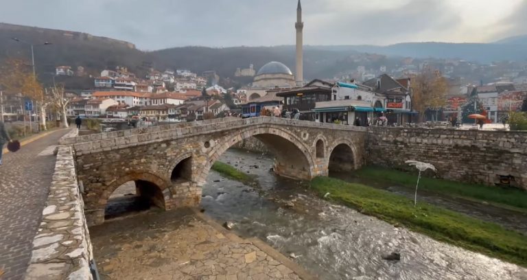 Totaj ndan pamje të urave të Prizrenit: Simbole të bashkimit, historisë dhe bukurisë së qytetit