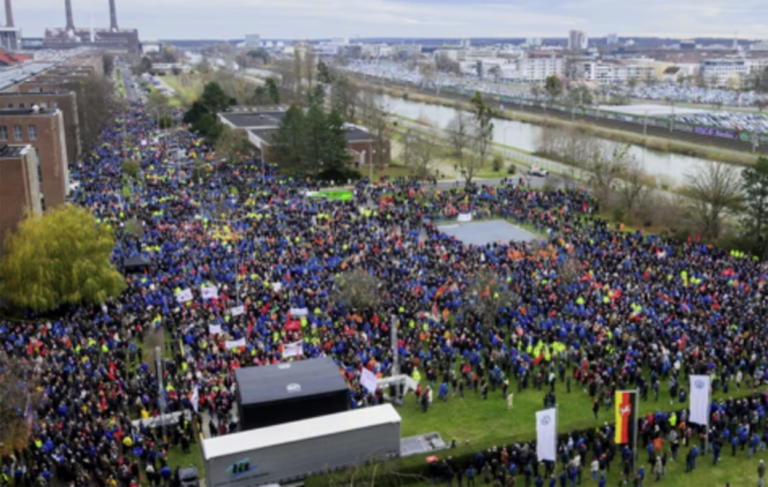 Gati 100 mijë punëtorë të Volkswagenit iu bashkuan grevës