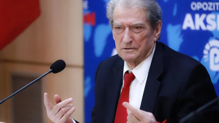 Pas ardhjes së Trump, Berisha planifikon lobim në SHBA për të hequr “non-grata”