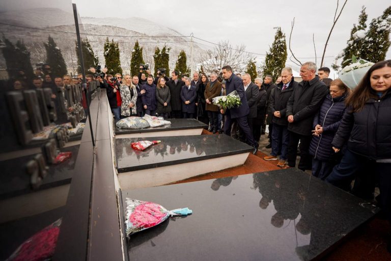 Abdixhiku kujton Tahir Zemajn: Ishte mishërim i guximit dhe atdhedashurisë