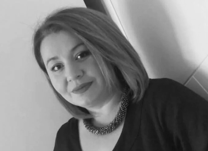 Gruaja që vdiq në aksidentin e mbrëmshëm ishte mësuese në një çerdhe në Pejë