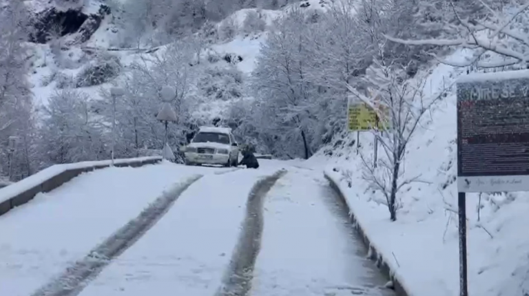 Bora zbardh edhe Kukësin: Probleme me qarkullimin në zonat e thella, disa fshatra pa energji elektrike