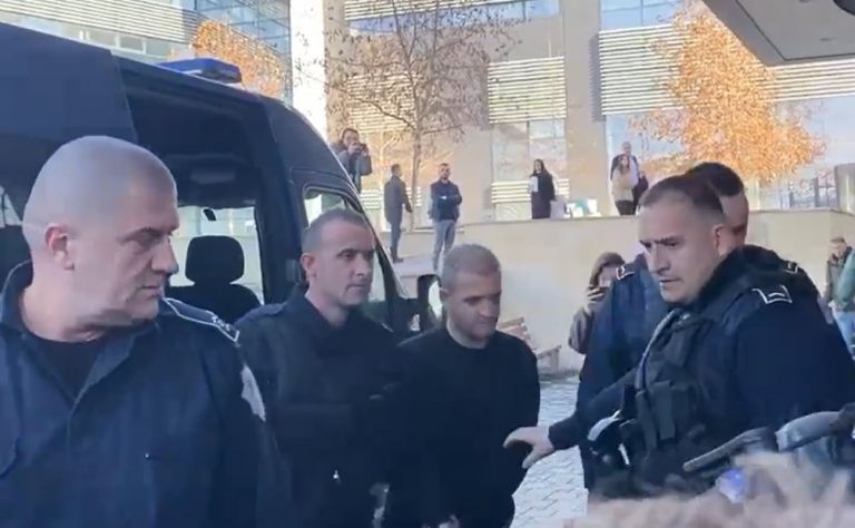 Naim Murseli sillet në Gjykatë i prangosur këmbë e duar