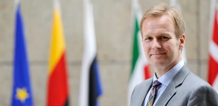 Sorensen diskuton në Paris dhe Berlin për mënyrat e avancimit të dialogut Kosovë-Serbi