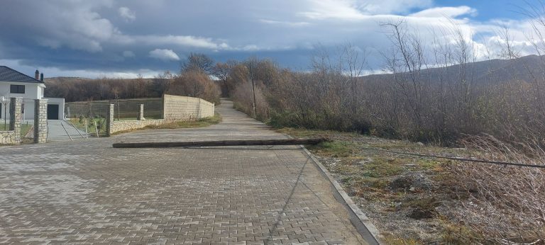 Banorët e fshatit Kabash të Hasit të rrezikuar nga djegia e kabllove elektrike, u bëjnë thirrje KEDS-it për ndërhyrje të menjëhershme