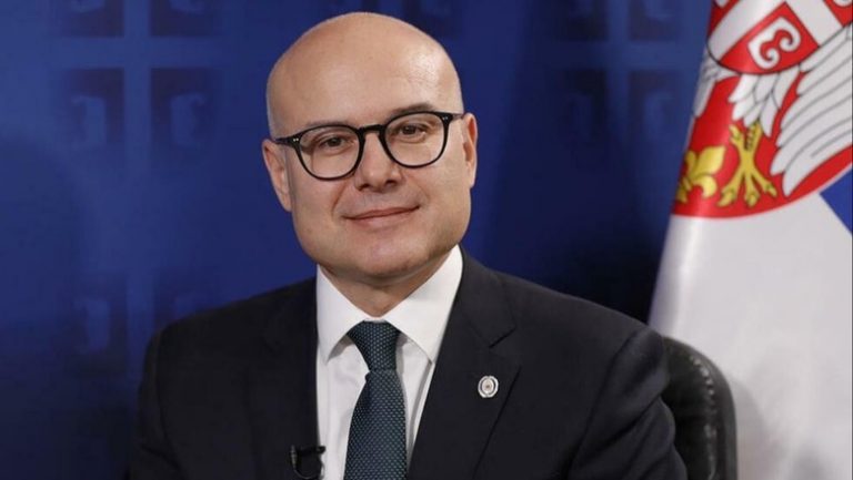 Kryeministri i Serbisë ofron dorëheqjen, pas protestave masive në Serbi