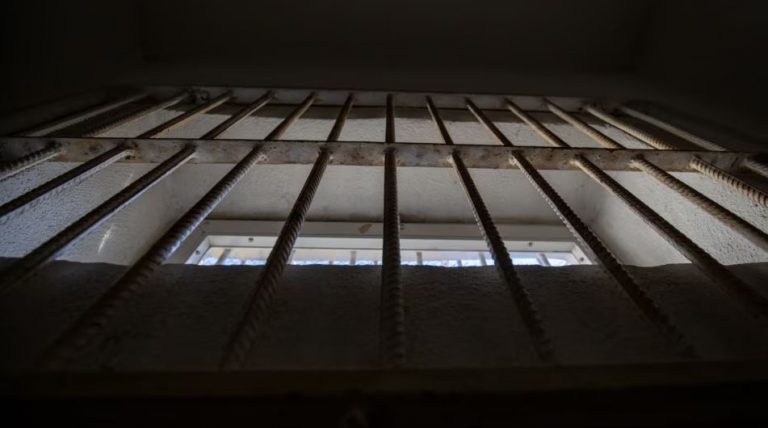 Suedia synon të dërgojë të dënuar në burgje jashtë vendit