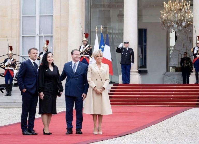Presidentja Osmani udhëton për në Paris me ftesë të Macron