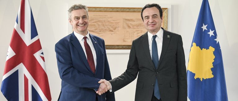 Kurti takoi ambasadorin e Mbretërisë së Bashkuar në Kosovë, Hargreaves