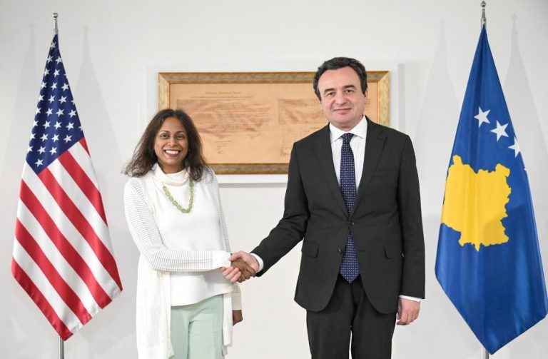Kurti diskutoi për zgjedhjet edhe me të ngarkuarën me punë në ambasadën e ShBA-së, Anu Pratipatti