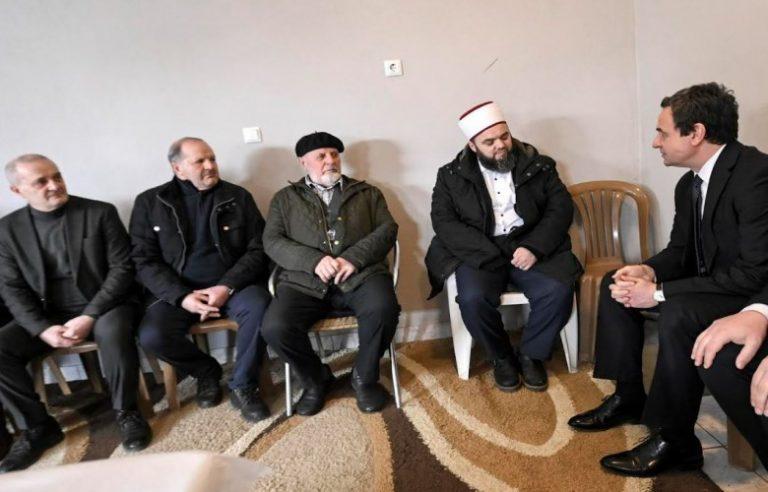 Kryeministri Kurti vizitoi për ngushëllime familjen Qerkini