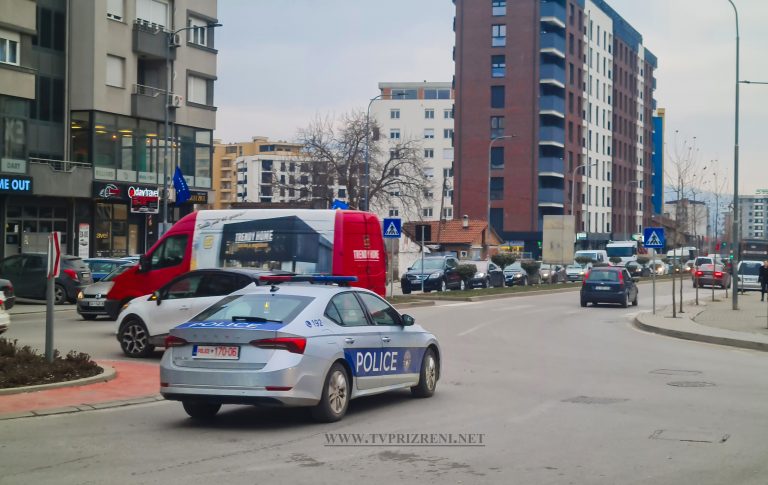 Rrahën mes vete dy grupe në Prizren, lëndohet njëri dhe tre të tjerë dërgohen në mbajtje