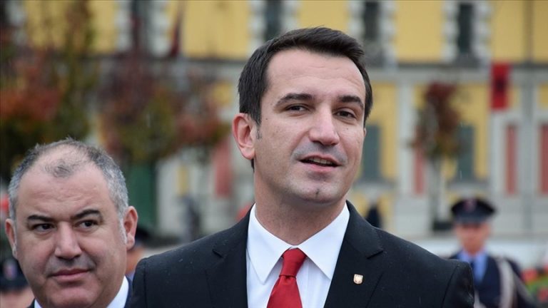 Kushtetuesja rrëzon vendimin për shkarkimin e Veliajt, e rikthen si kryetar të Tiranës