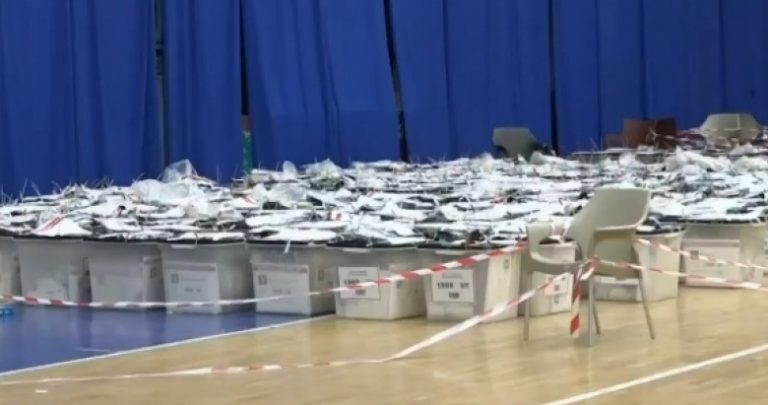 Përfundon numërimi i 22 kutive me votat për deputetë nga 258 në Prishtinë