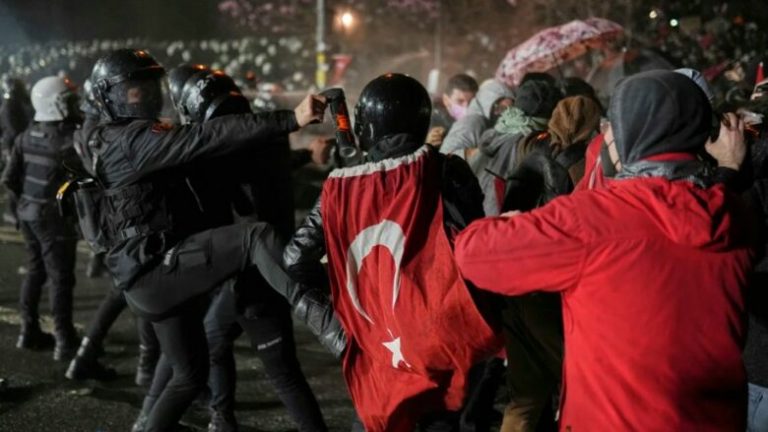 Turqia arreston më shumë se 1000 protestues pas burgosjes së kryebashkiakut të Stambollit