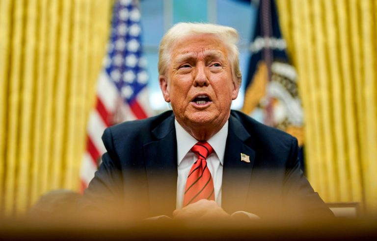 Trump inkurajon protestuesit në Iran: Vazhdoni protestat, ndihma po vjen