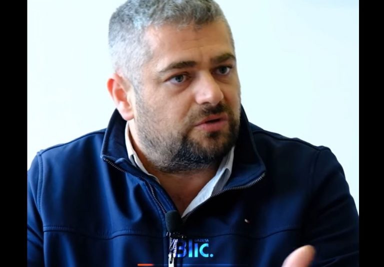 ‘Pret në çdo sekond që mund t’a gjesh dikë, dhe ai dikush, mund të jetë edhe baba jot’- Rrëfimi emocionues i djalit të Ukshin Hotit!