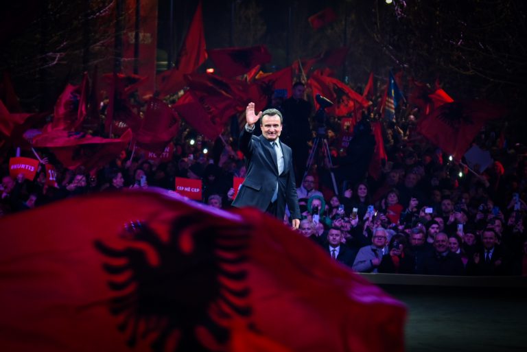 Kurti: Vëllezër e motra shqiptare, e gëzofshi 28 Nëntorin