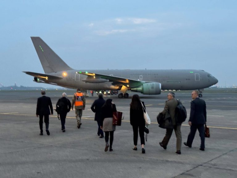 “Ditë historike Kosovë-NATO”, ambasadori Zemaj publikon fotografi nga nisja e sekretarit Rutte për vizitë në Prishtinë