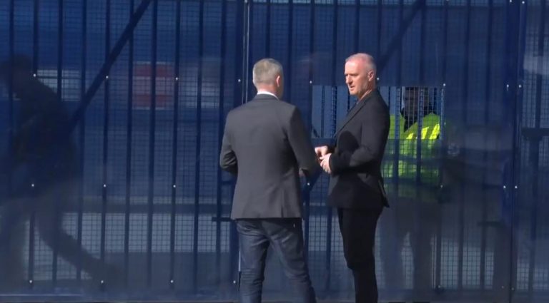 Ish presidenti Thaçi po qëndron në Kosovë, familjarët e tij shkojnë ta vizitojnë në selinë e EULEX-it