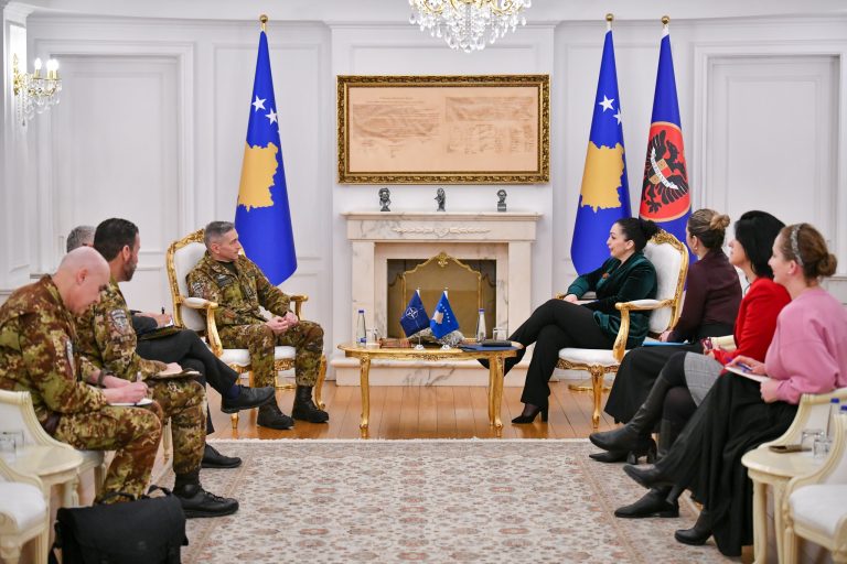 Osmani diskuton me komandantin e KFOR-it për sigurinë dhe stabilitetin