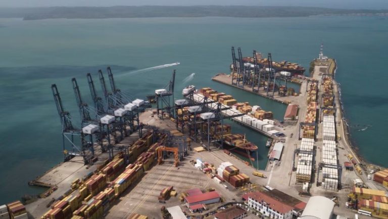 Portet në Kanalin e Panamasë do të vihen nën kontrollin amerikan