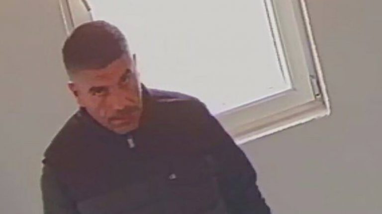 Lajmëroni policinë nëse e shihni këtë person – vodhi para nga arka e Xhamisë në Prizren