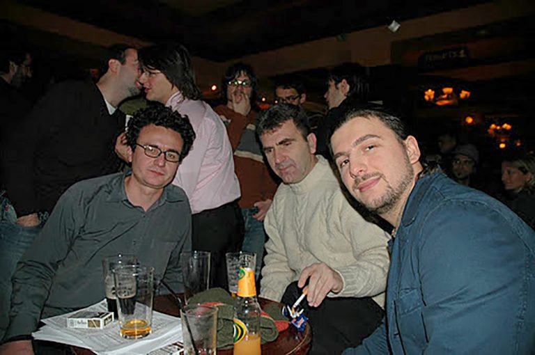 Fotografi e rrallë, Kurti dhe Krasniqi në një bisedë shoqërore në Londër