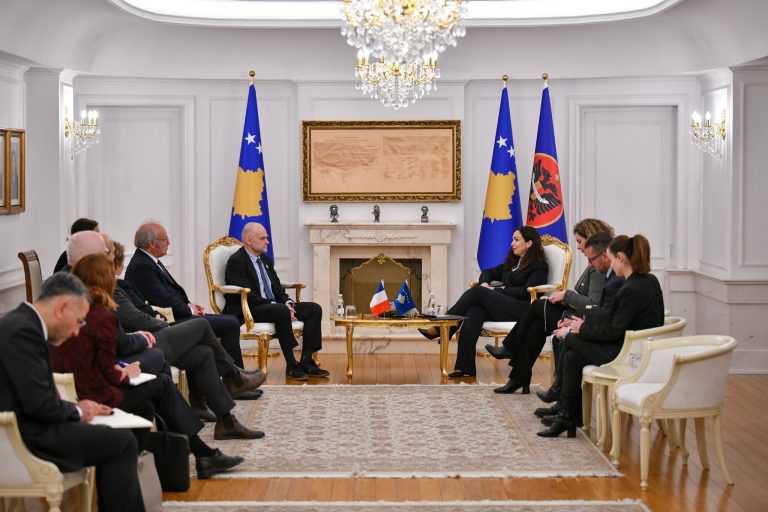 Delegacioni francez në Kosovë mbledh informacione rreth dialogut me Serbinë