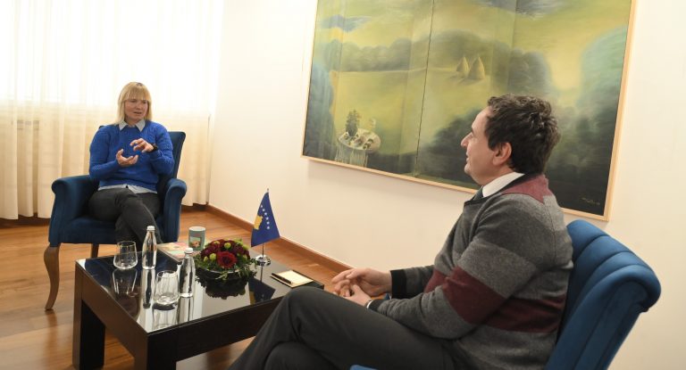 Kryeministri Albin Kurti takon alpinisten Uta Ibrahimi