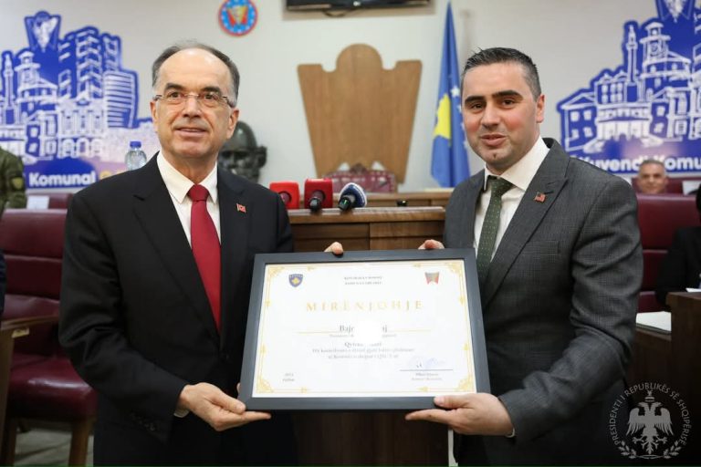 Presidenti i Shqipërisë, Bajram Begaj, nderohet me titullin “Qytetar Nderi” i Gjilanit