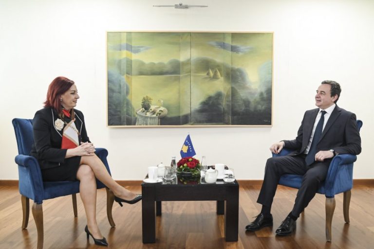 Kurti nis konsultimet me partitë e pakicave për formimin e qeverisë së re