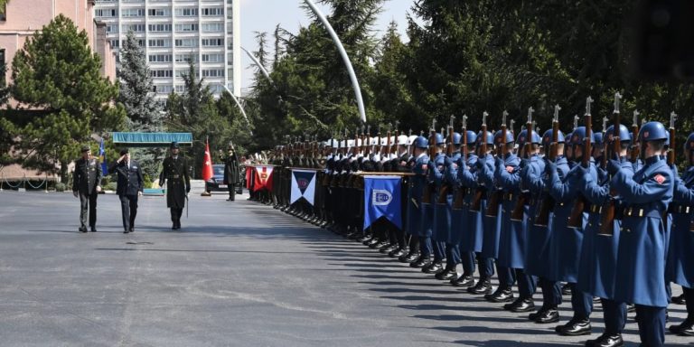 Bekim Jashari diskuton me zyrtarët turq blerjet ushtarake