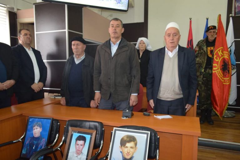 Malisheva nderon tre qytetarët e zhdukur në mas;akrën e Kralanit: Kërkohet drejtësi për të pagjeturit