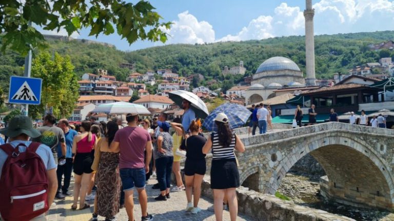 Atraksionet historike tërheqin mijëra turistë në Prizren nga bota