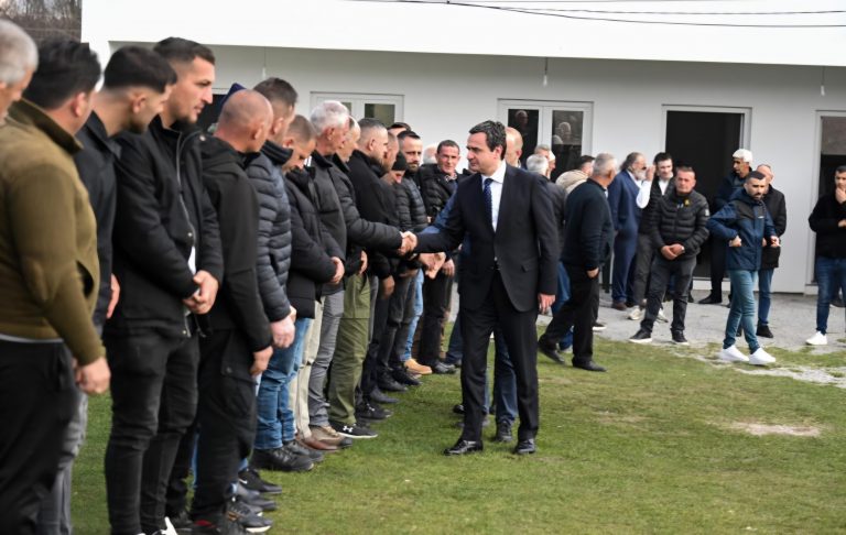 Kurti për ngushëllime në familjen e rreshterit Muhamed Lika: Vrasja e tij do të ndriçohet