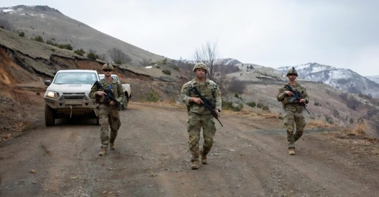 KFOR-i amerikan kryen patrullime në vijën kufitare të Kosovës